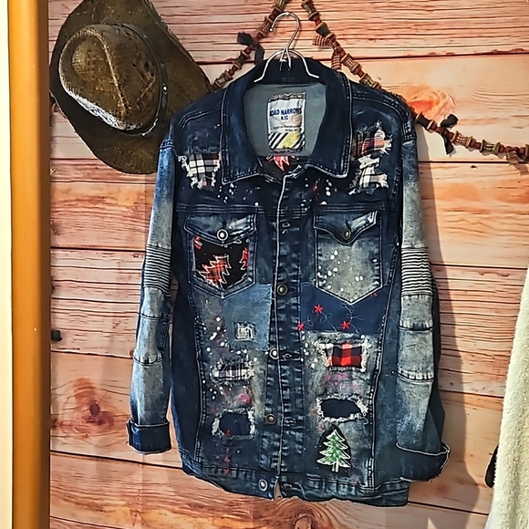 Handmade☆Upcycled 2024 "Christmas Crazies" Distressed Denim Jean Jacket! Sz L~XL - Picture 10 of 10
